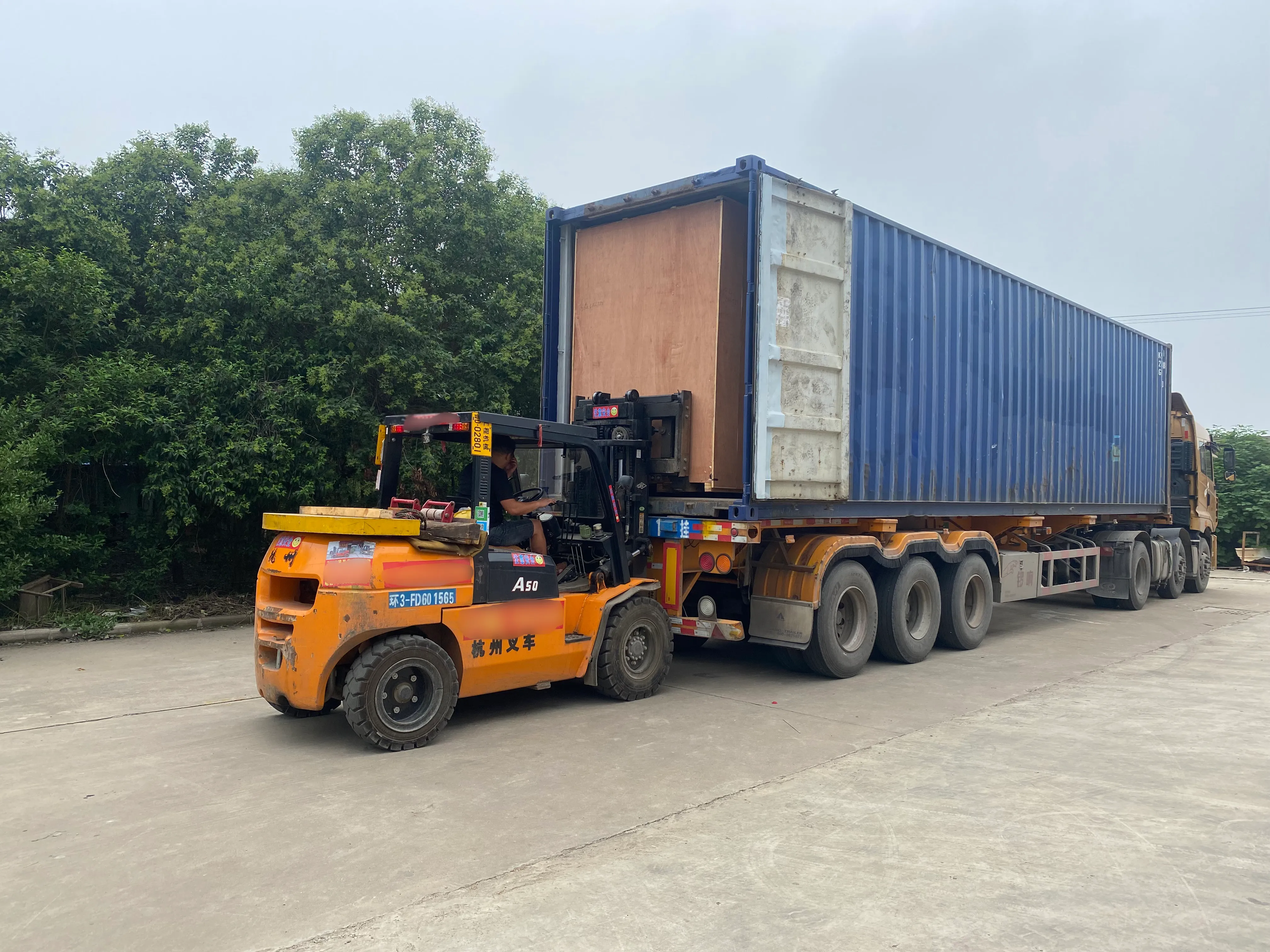 Safe Crane Hoisting & 40HQ Container Loading